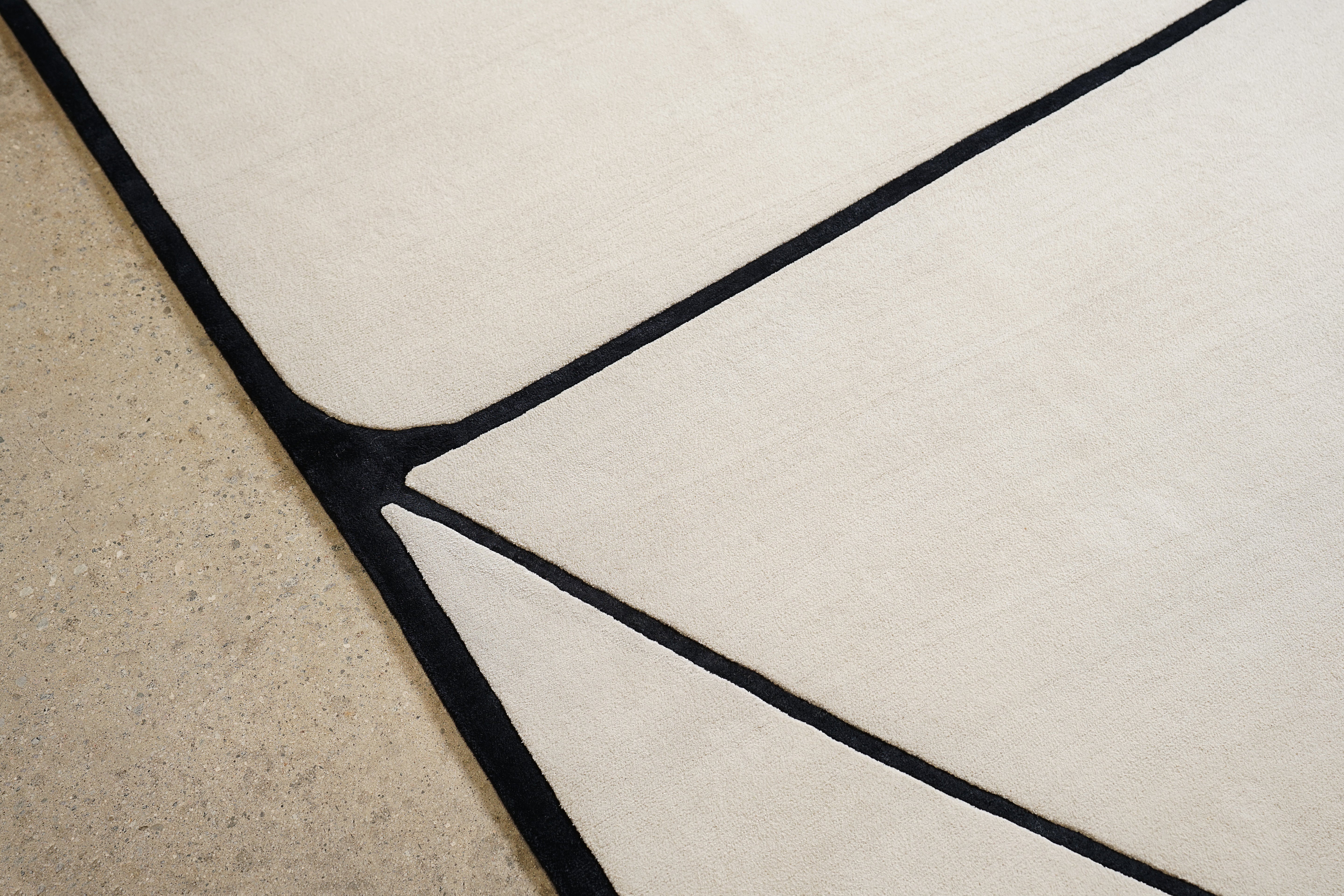 Lloyd - Ivory / Black - Modern Rugs LA