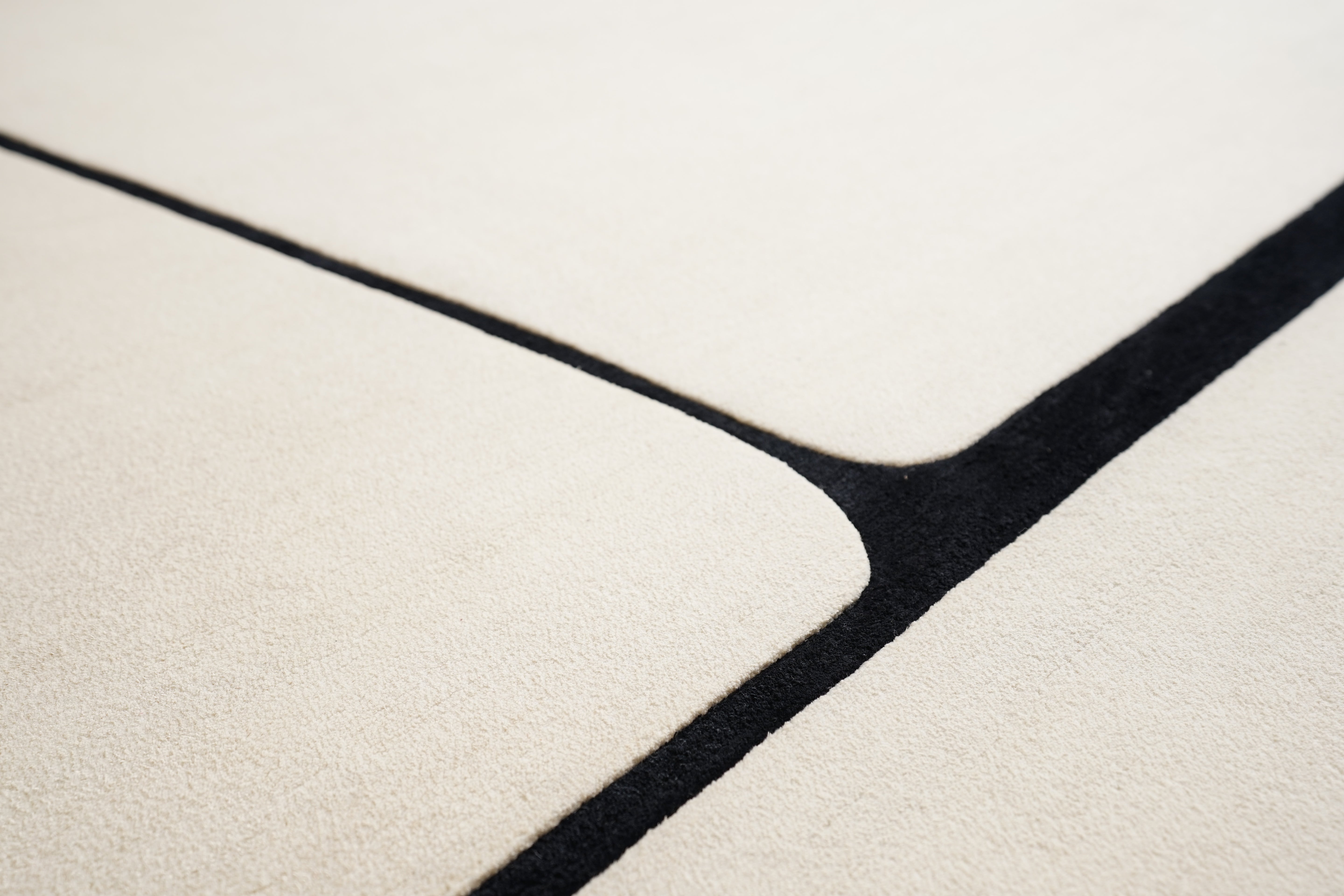 Lloyd - Ivory / Black - Modern Rugs LA